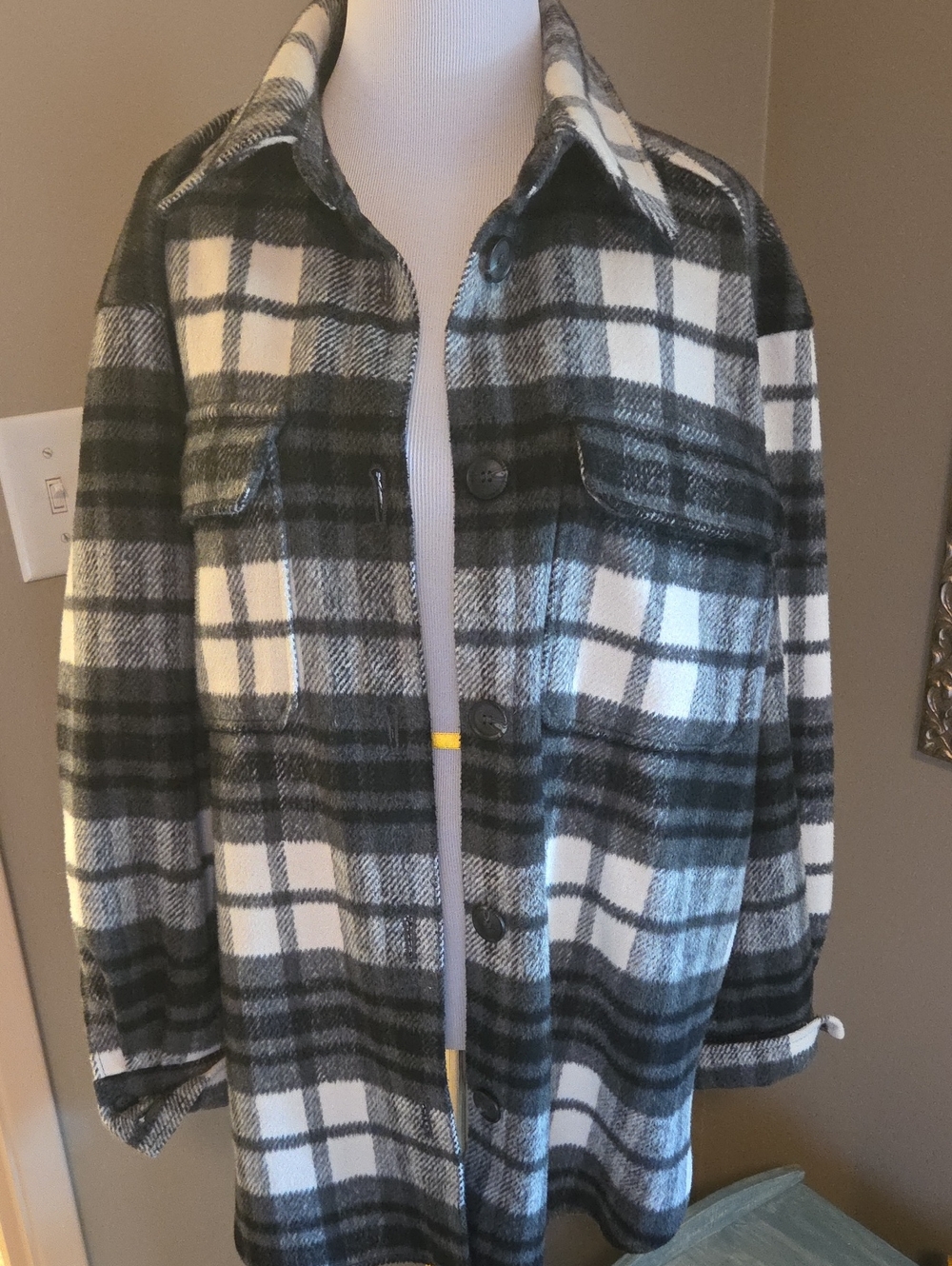 Womens Black & White Plaid Lightweight Shacket Jacket